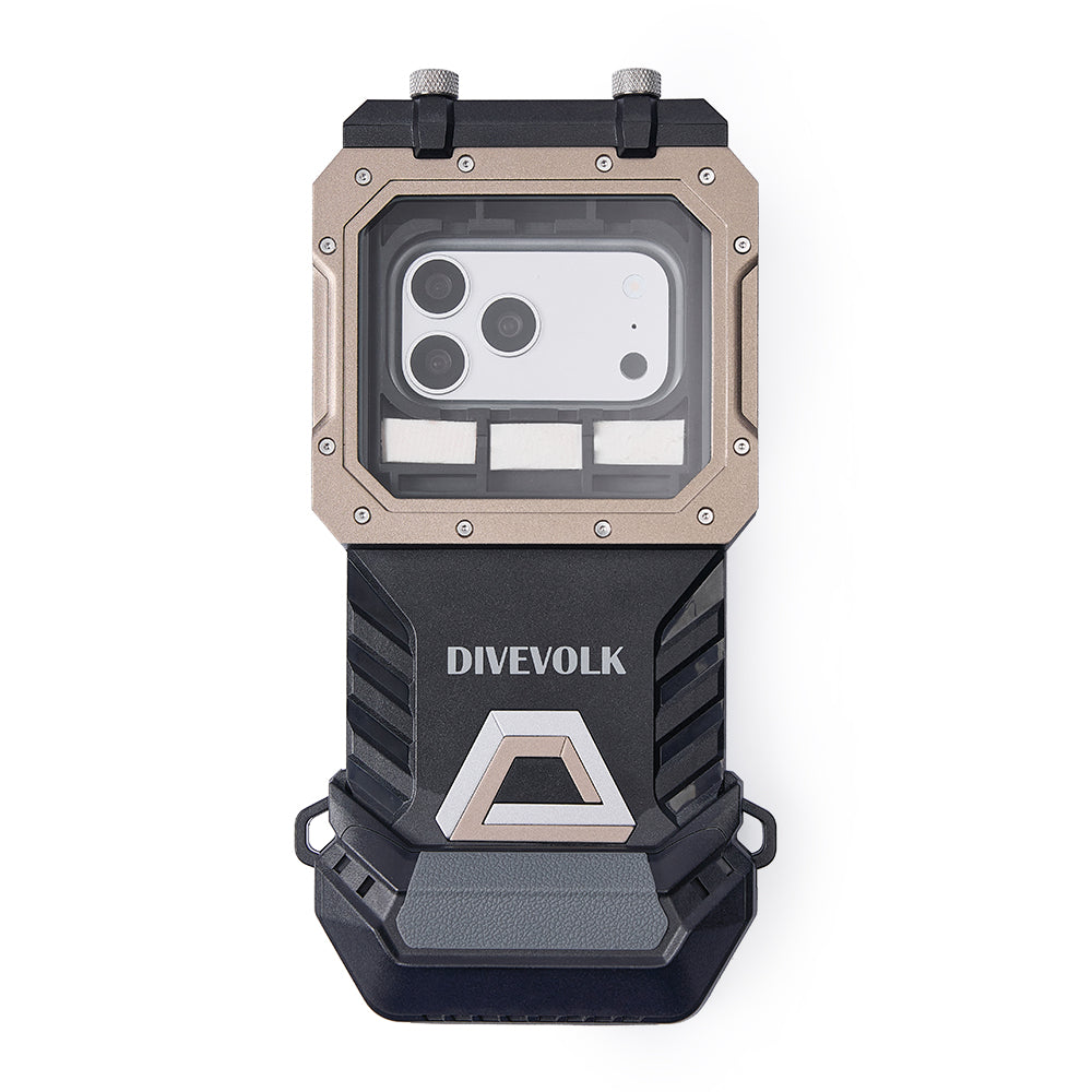 DIVEVOLK SeaTouch 6 PRO housing front view with phone adapter and anti-fog desiccant pads installed ¡ª pads positioned below the camera window for fog-free shooting.