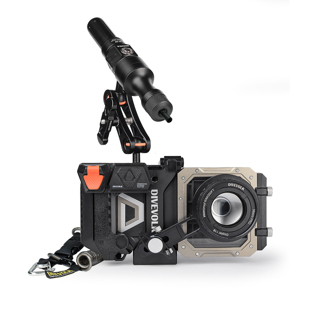 DIVEVOLK SeaTouch 6 PRO Advanced Macro Snoot Kit ¡ª housing with Macro Lens Pro +18, SL20 underwater video light mounted on extended ball joint arm with snoot, coiled coil lanyard attached, white background.
