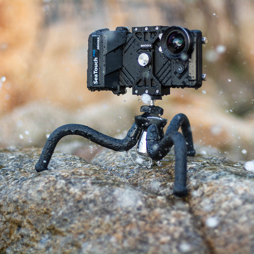 DiveVolk SeaTouch 4 Max with flexible tripod on rock.