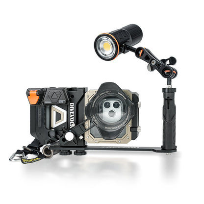 DIVEVOLK SeaTouch 6 PRO Creator SL50 Kit ¡ª housing with Underwater Wide-angle Lens, SL50 underwater video light mounted on adjustable ball joint arm with handle, coil lanyard attached, white background.