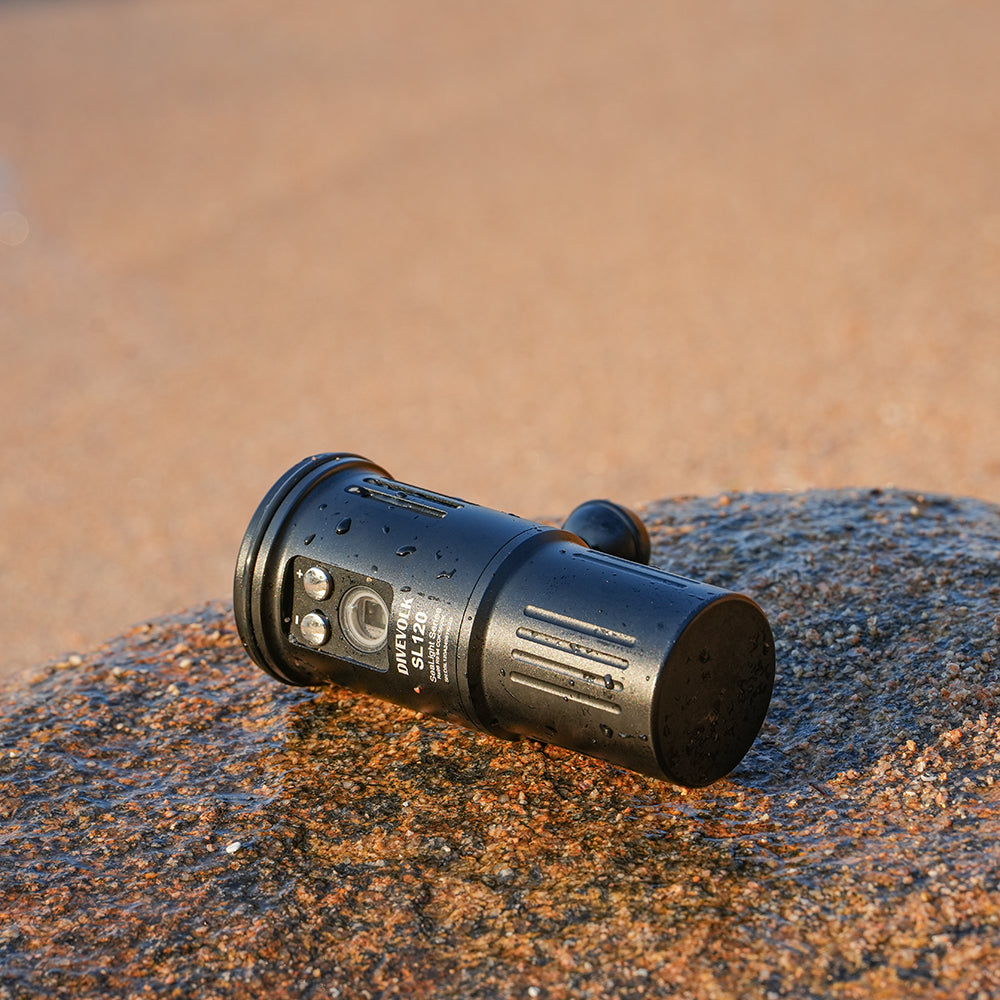 DiveVolk SL120 underwater video light on rock