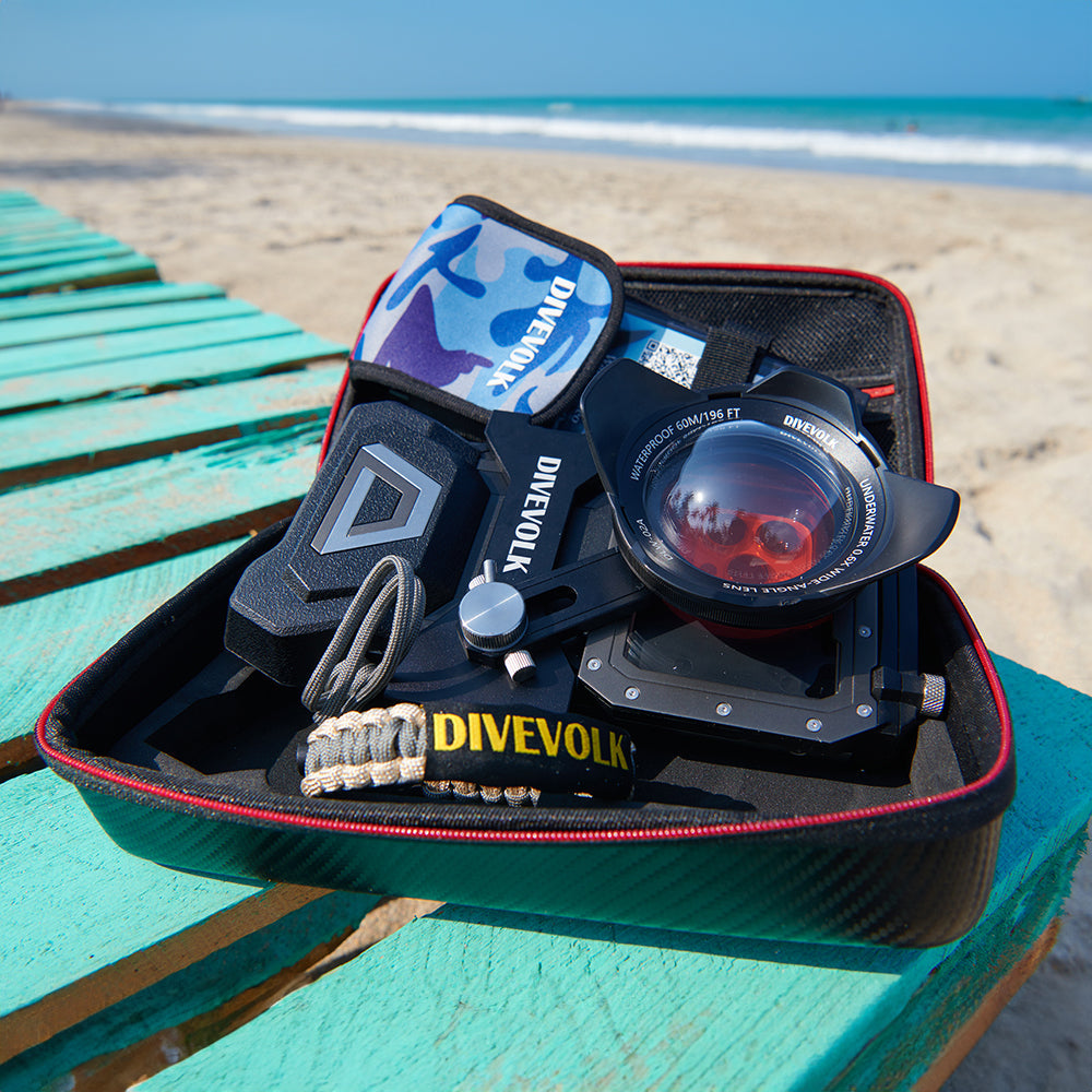 DiveVolk Seatouch 4 travel case, beach background