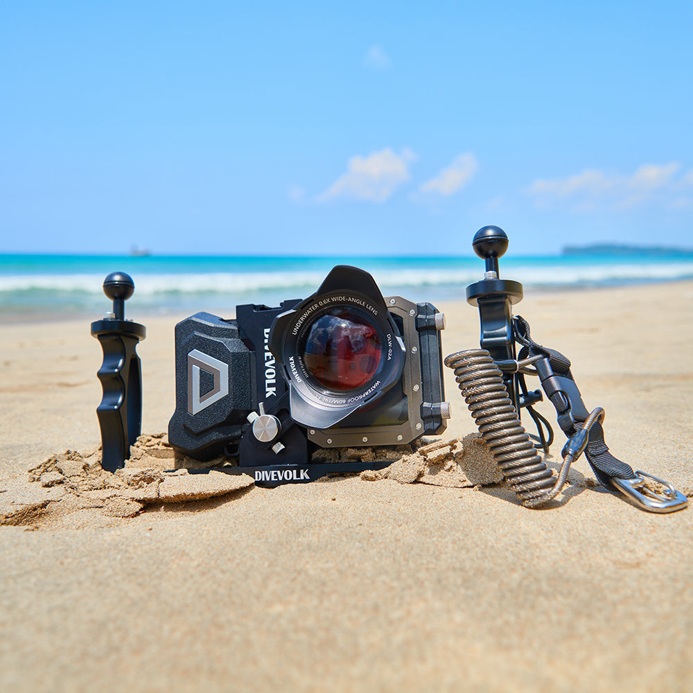 SeaTouch 4 Max housing with lanyard for diving equipment safeguard