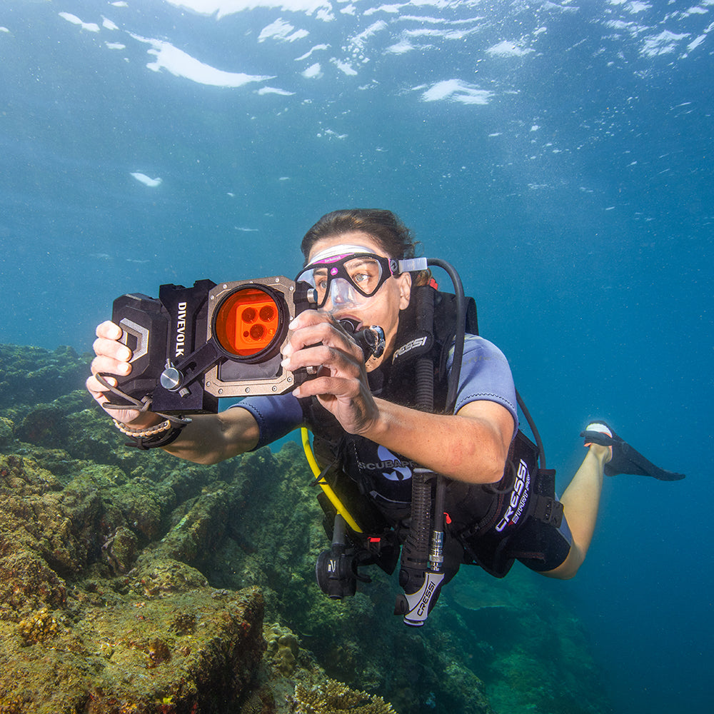 Diver using DiveVolk SeaTouch 4 Max underwater iPhone housing.