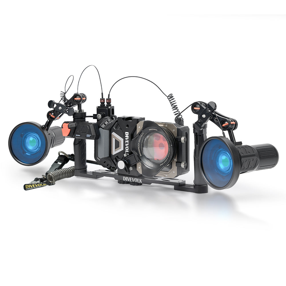 DIVEVOLK SeaTouch 6 PRO Deep Dive SL120 Kit with travel case ¡ª housing with wide-angle lens, dual SL120 video lights with ambient blue light filters on extended ball joint arms, optic fibre remote control, DIVEVOLK grey travel case in background.