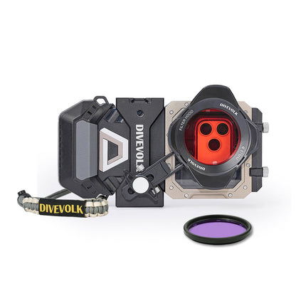 DIVEVOLK SeaTouch 6 PRO Filters Kit ¡ª housing with Filter Hood, 67mm Red Filter installed, Magenta Filter beside, expansion clamp with lanyard attached, product shot on white background.