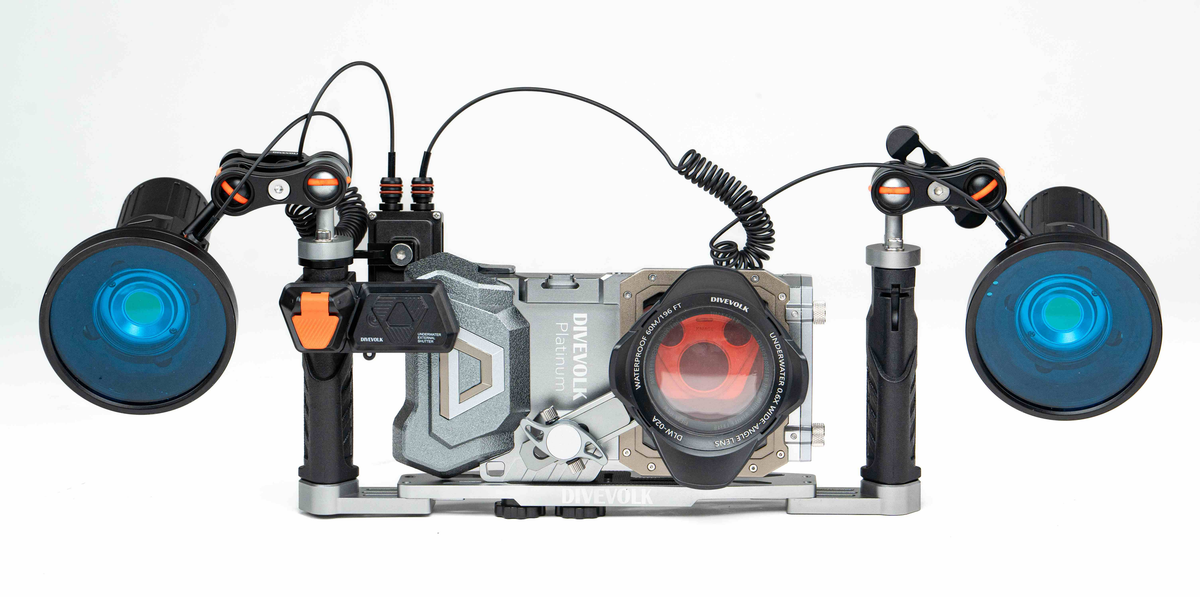 DIVEVOLK SeaTouch 4 Max Platinum Deep Dive Kit with dual light for iPhone and most Android smartphone, dive housing, waterproof phone case