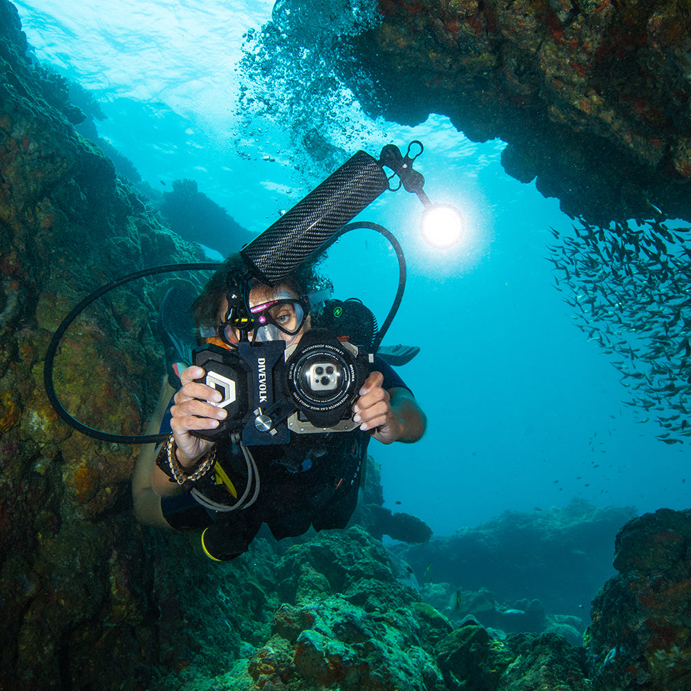 DIVEVOLK SL120 Underwater Video Light with Diver